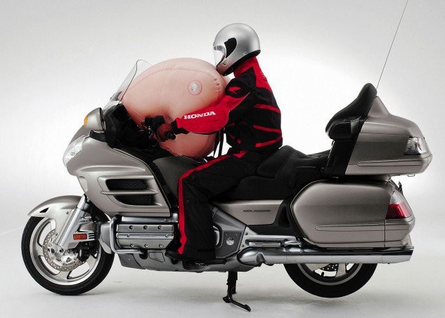 Отзывная кампания подушек безопасности Takata коснулась мотоциклов Honda Gold Wing