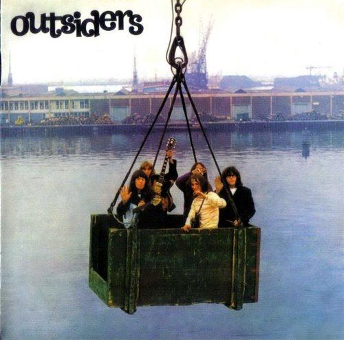 Outsiders, Epanastates Horis Avrio [1983]