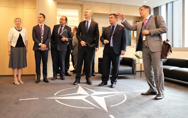 Киев просит НАТО помочь укрепить арсеналы