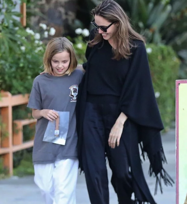 Анджелина Джоли замечена на прогулке с дочерью
